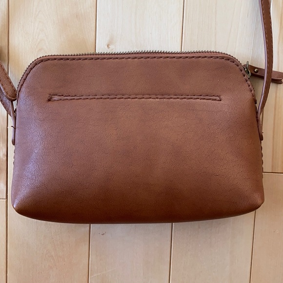 Universal Threads Crossbody - Picture 2 of 6